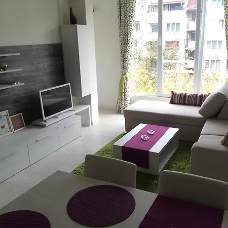 South Park - Louis Eyer Apartment *